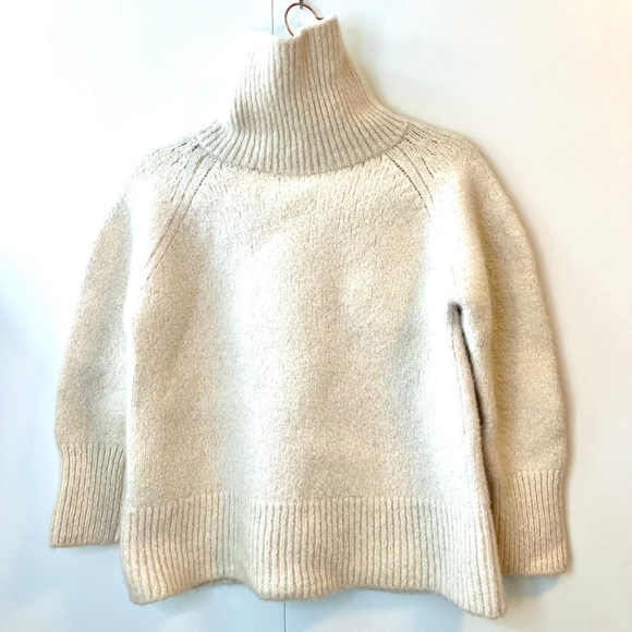 Aritzia The Group Babaton 100% Alpaca Day Off Turtleneck Sweater Cream Size 2 - Picture 4 of 14